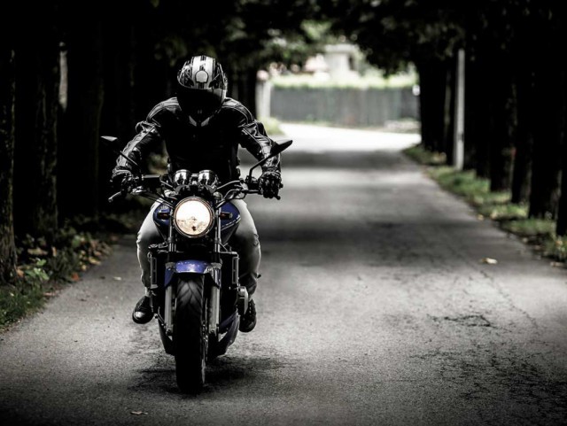 ¿Cada cuánto tiempo es conveniente revisar el nivel de aceite de las motocicletas?